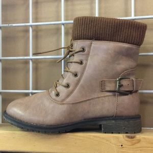 Tan lace boots !!!